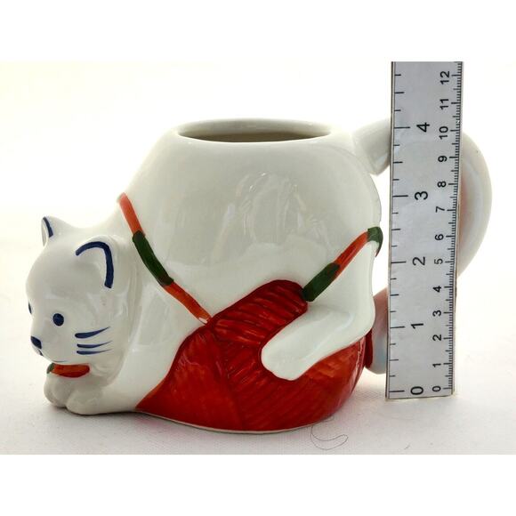 MUG-WONDERSHOP AT TARGET-White Cat-Playful-Ball of Red Yarn-Holds 12 oz/1.5 Cups - Picture 10 of 11